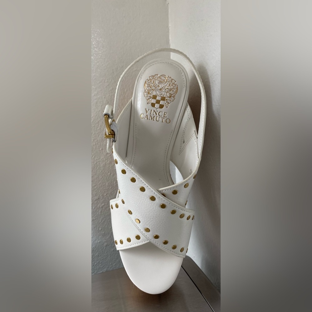 VINCE CAMUTO..WOMENS White Wedge Sandals with Gold Accents - Picture 2 of 15